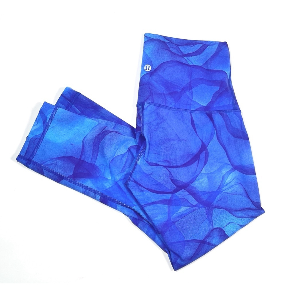 Lululemon Athletica Leggings Size 6 Abstract Blue Capri Cropped - Picture 2 of 6